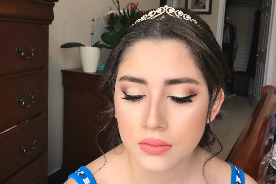 Soft gold and peach makeup
