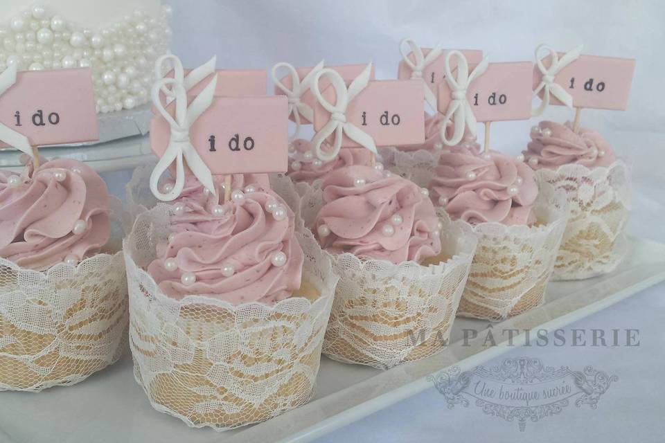 Mini wedding cake & cupcakes