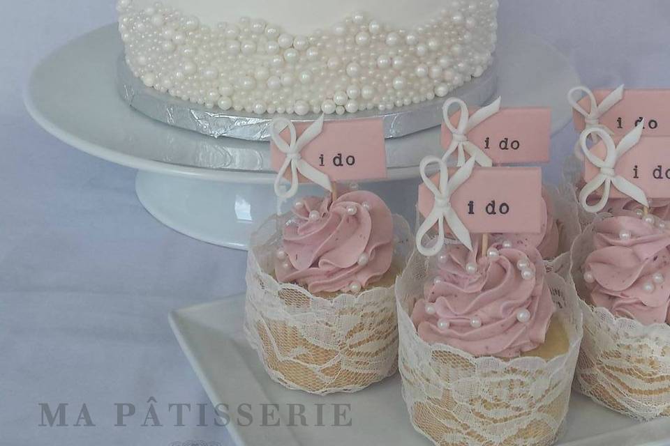 Mini wedding cake & cupcakes