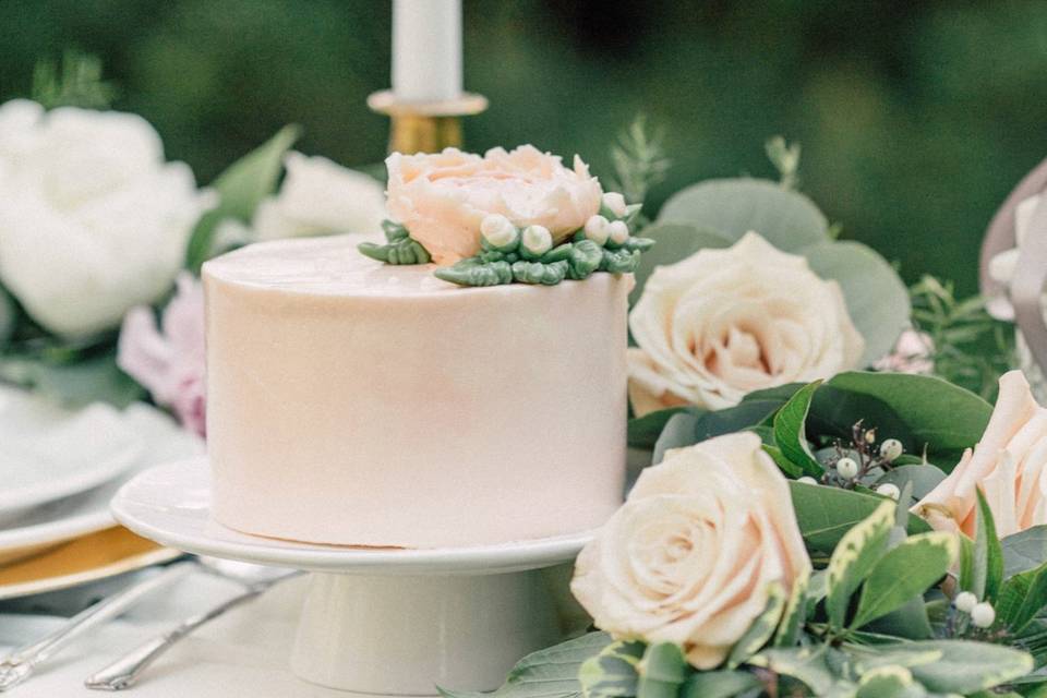 Cake table decor