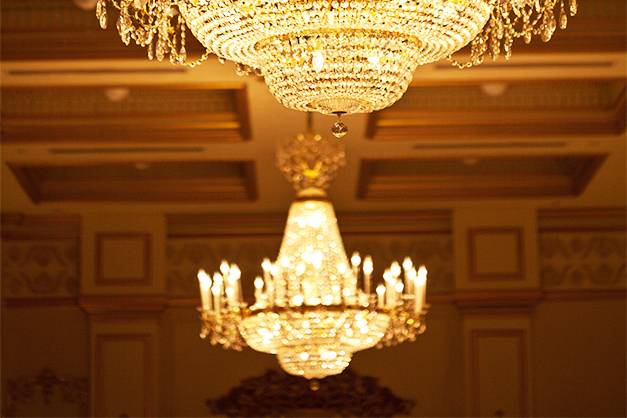 Venetian hall a chandeliers