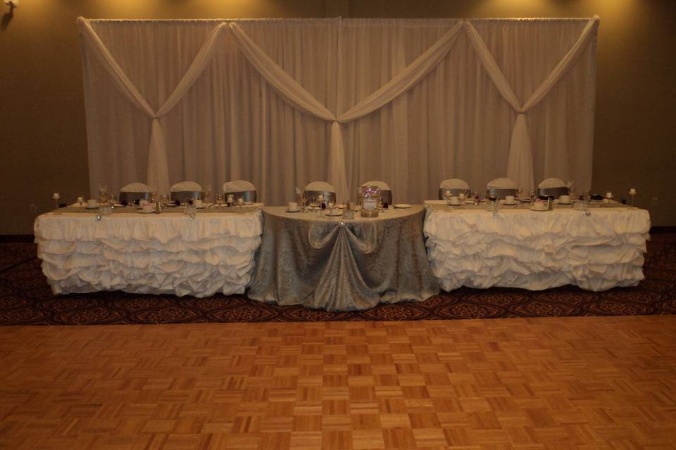 Beautiful head table decor