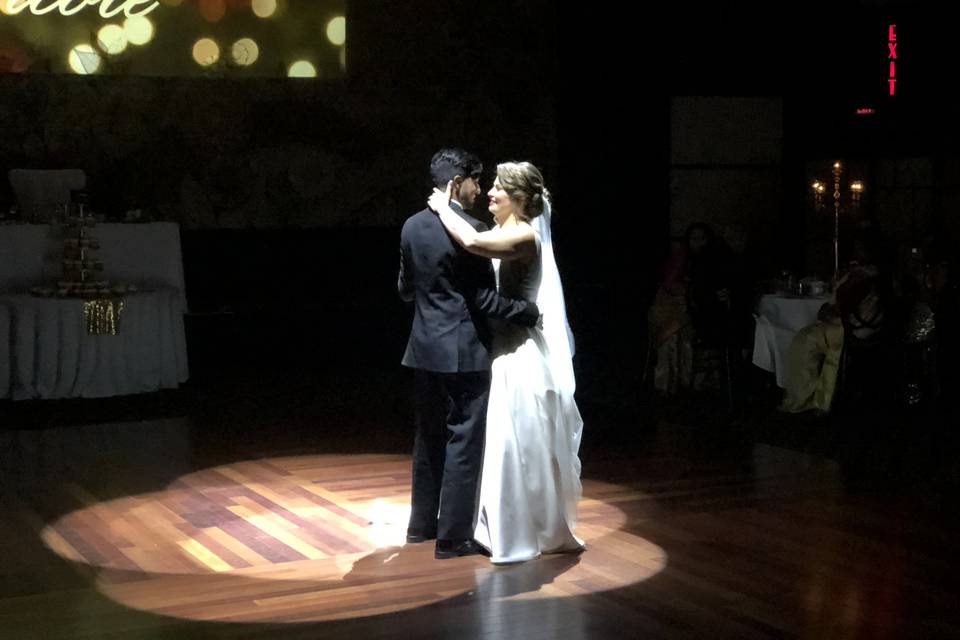 Newlyweds dance