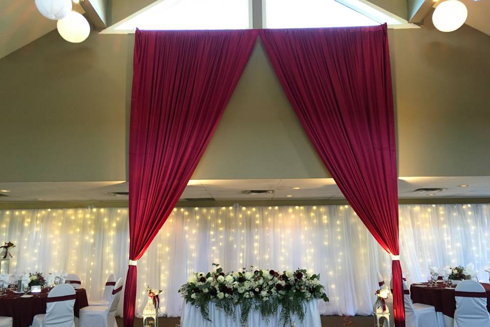 Cranberry Resort Wedding Decor