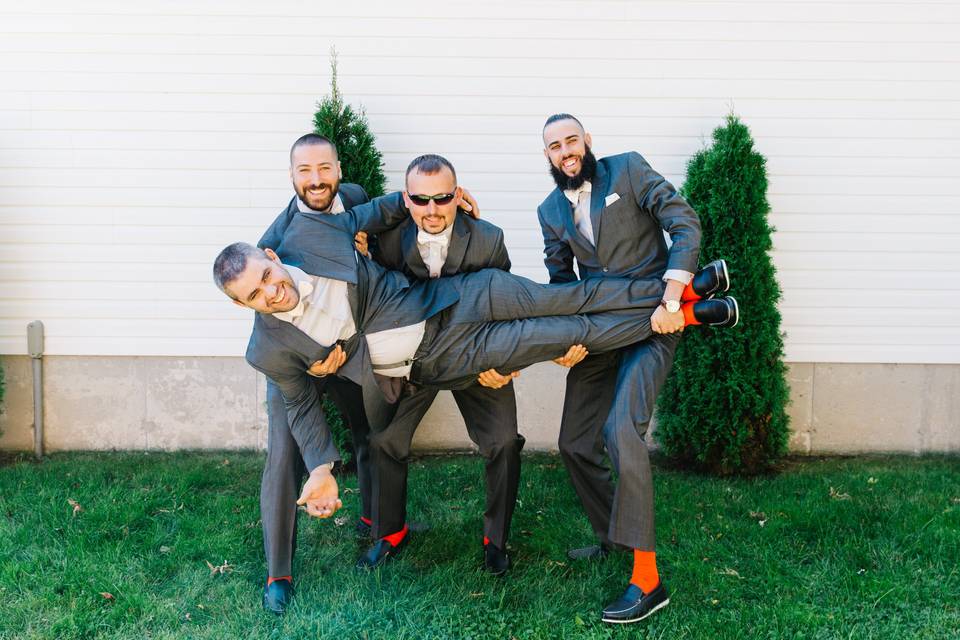 Groomsmen & Groom Pictures