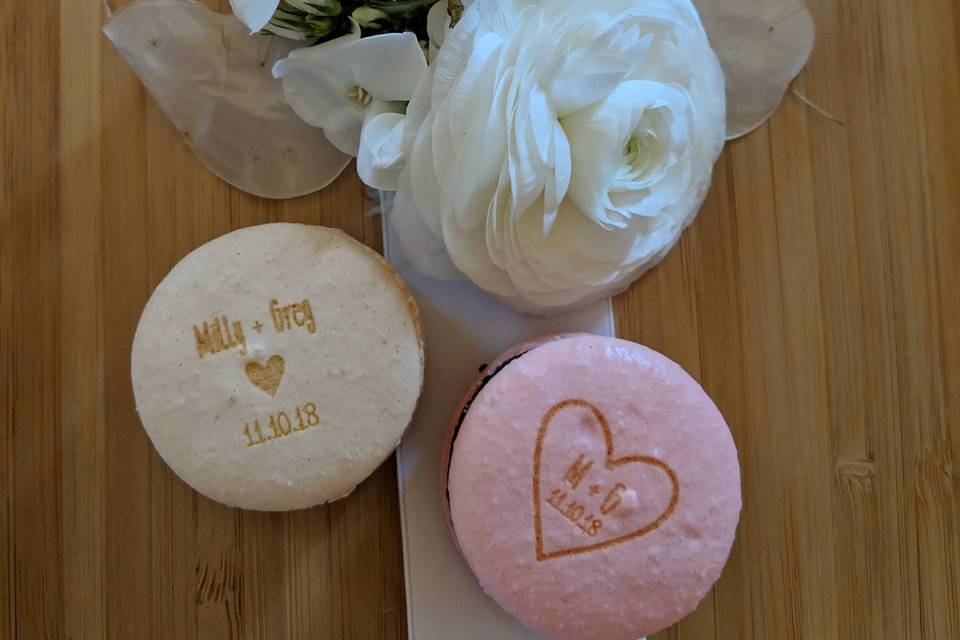 Engraved macarons