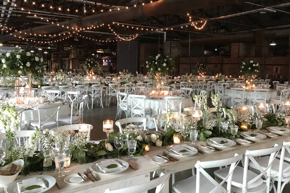 Guest Floral in Harvest Table