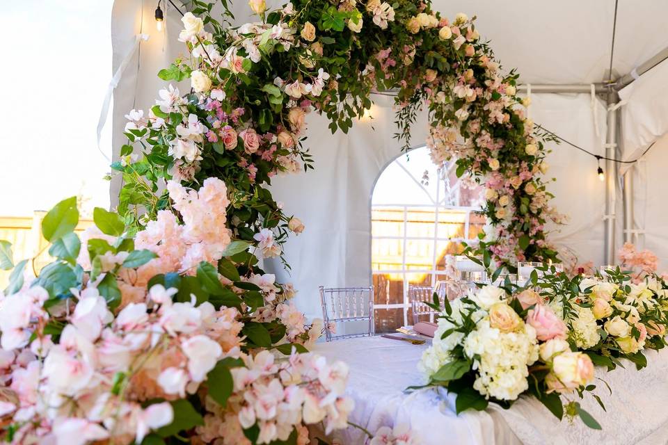 Sweetheart Table Archway