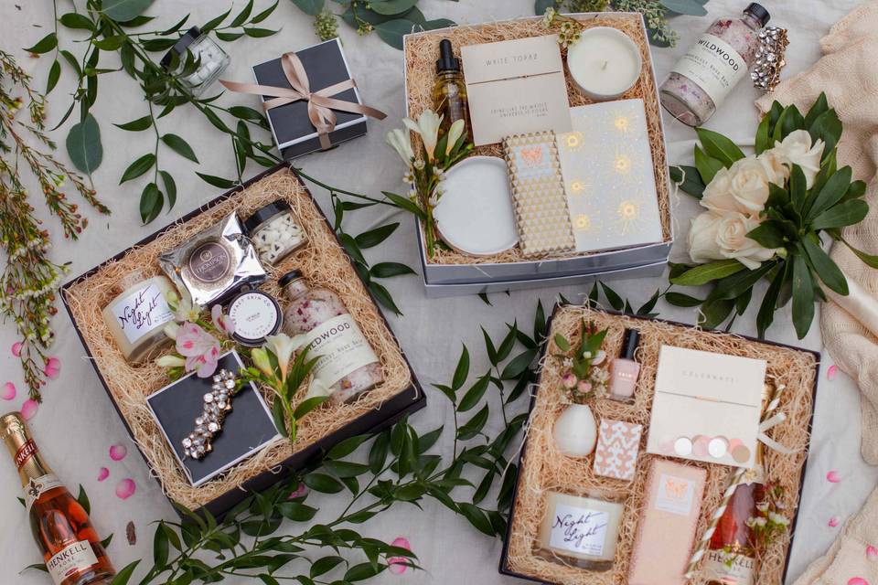 Wedding party gift boxes