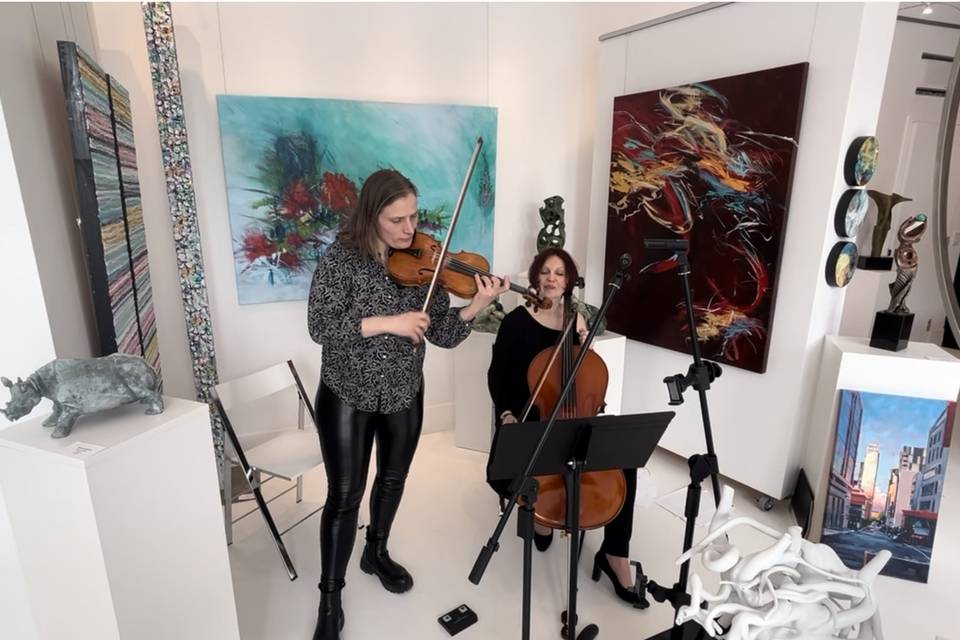 Gallery with cello