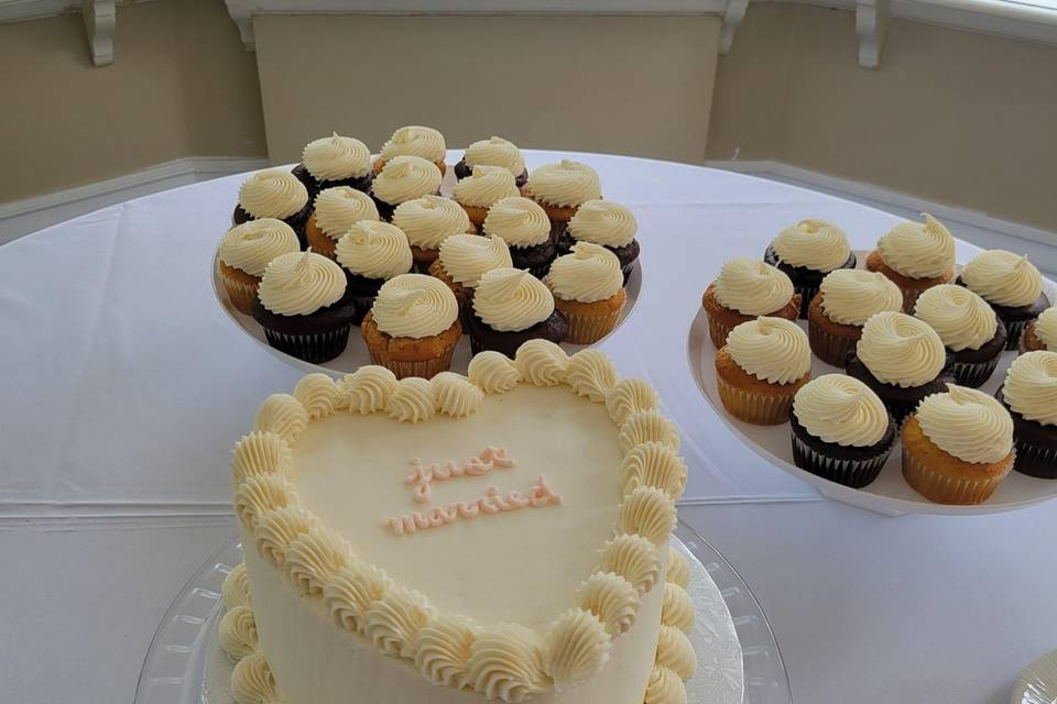 Burlington wedding cake cupcak