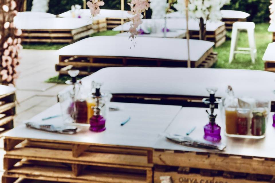 White Garden Theme