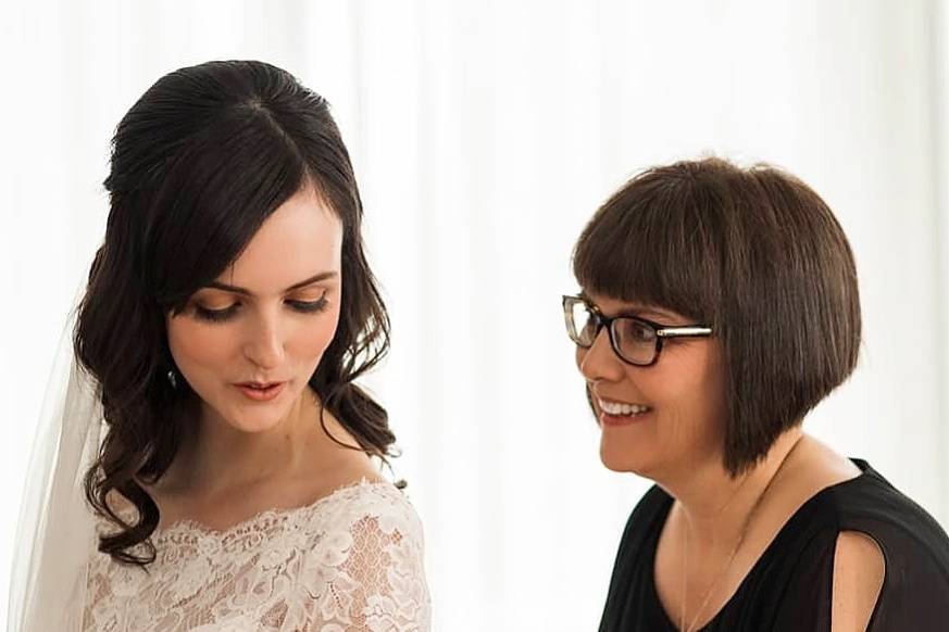2019 bridal  hairstyling