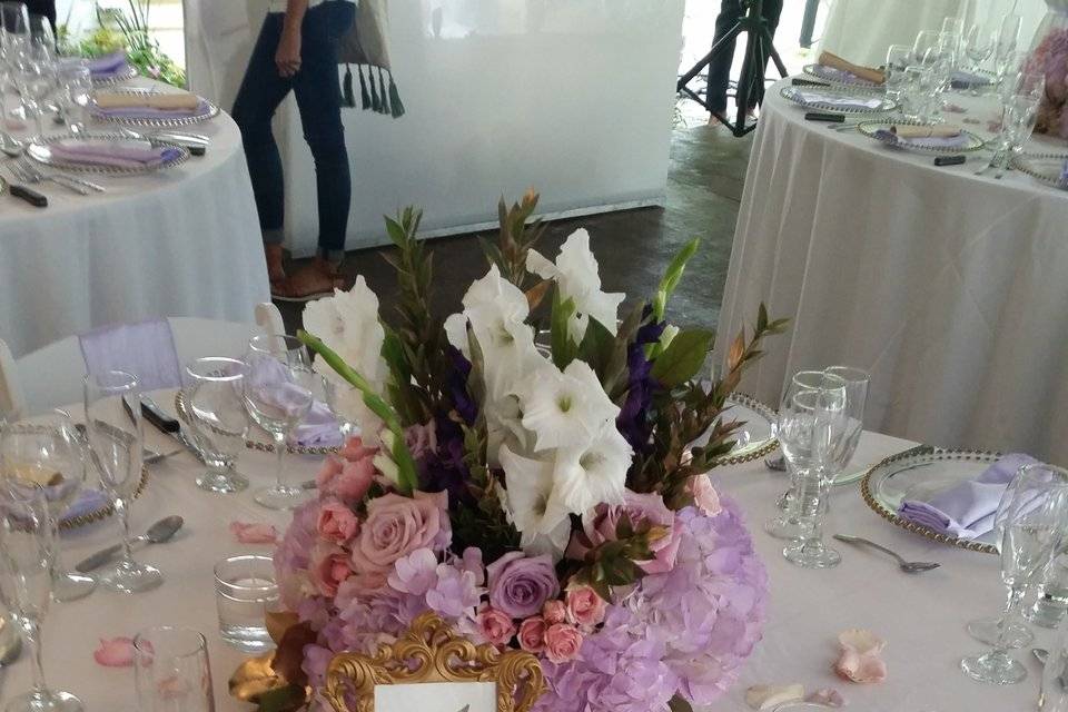 Gold and pink floral decor