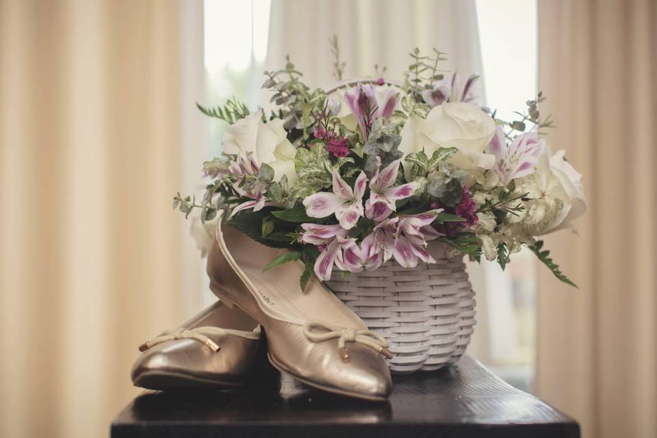 Bridal basket with balet flats