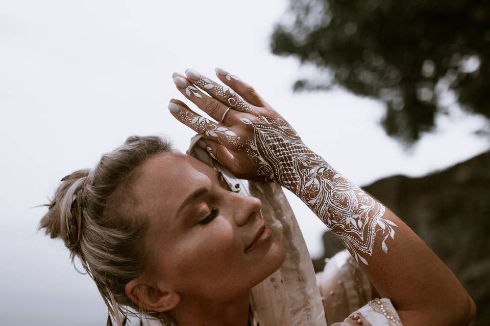 Editorial makeup + white henna