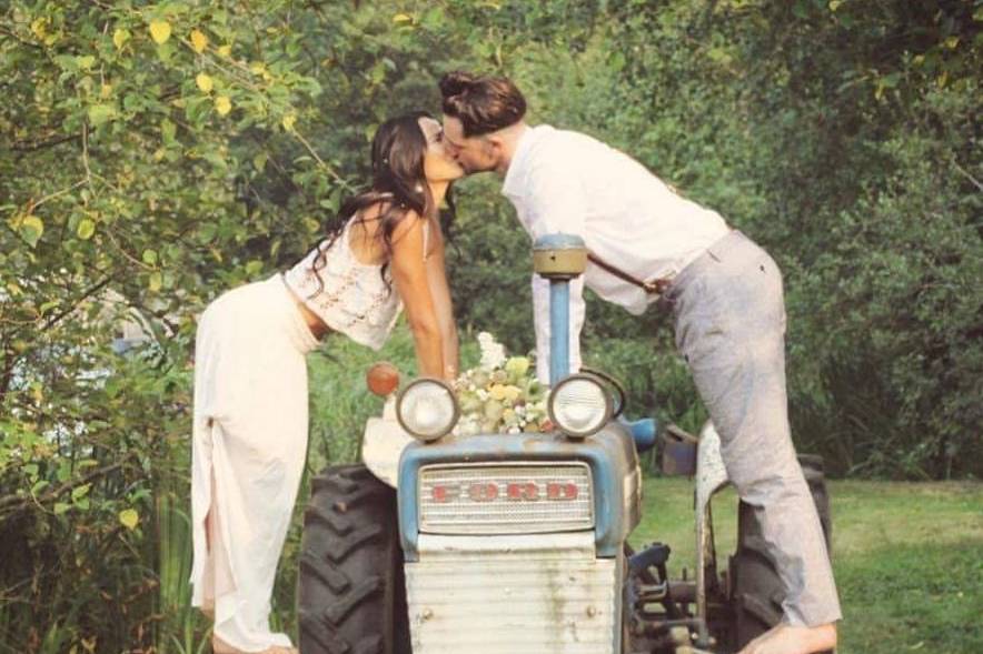Kiss on the tractor