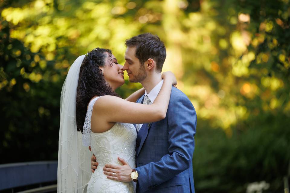 Couple Kiss