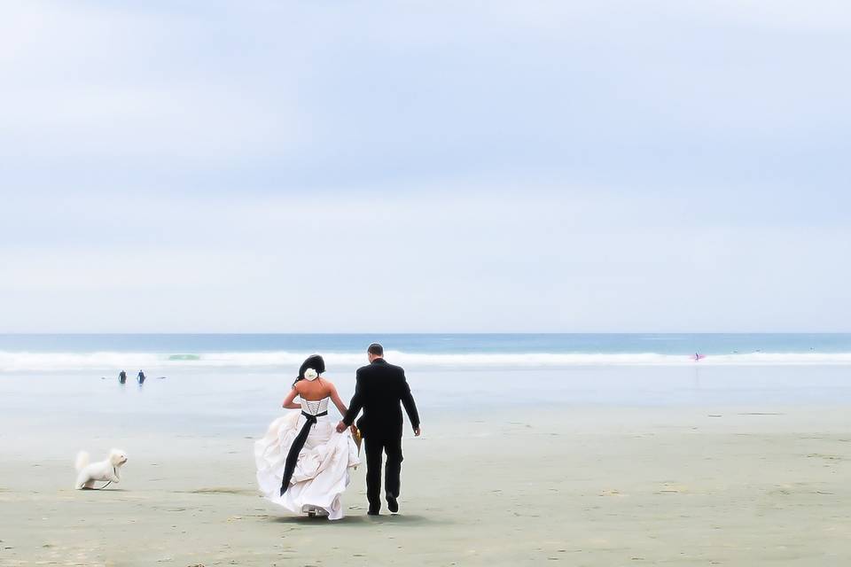 Tofino Shoreline newlyweds