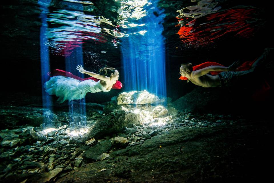 Cenote Trash the Dress- Mayan