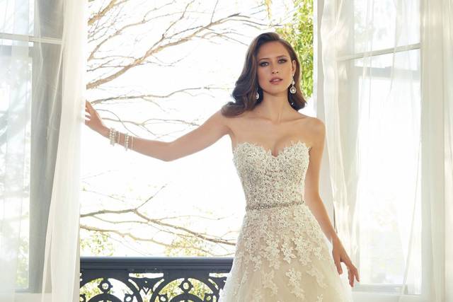 Finding The Perfect Plus Size Wedding Dress In Montreal - Château Nadia