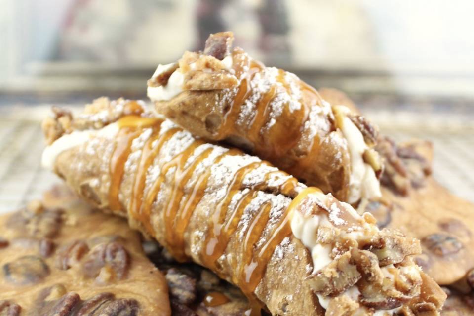 Pralines & Cream Cannoli i