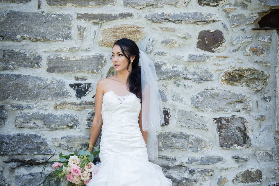 Bride and groom, bouquet