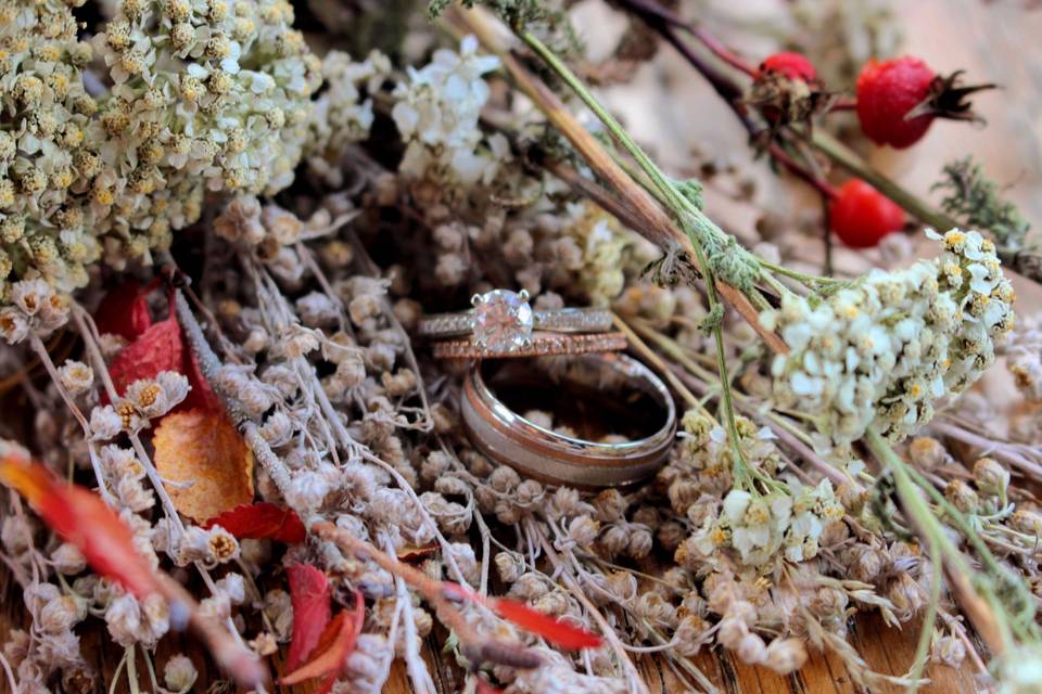 Wild flower bouquet and rings