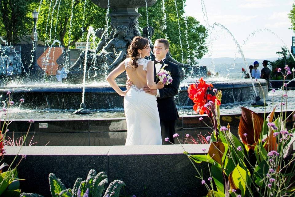 Fountain couple Hilton