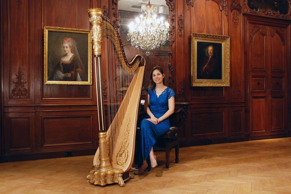 Véronique Couturier - Harpist
