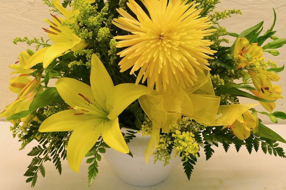 Cake table flowers