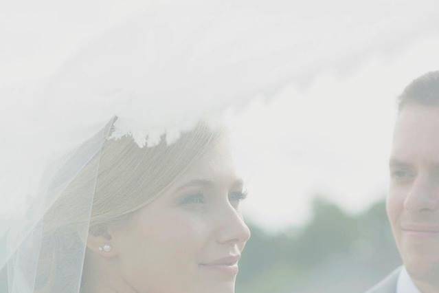 PHOTO BLUSHING BRIDE