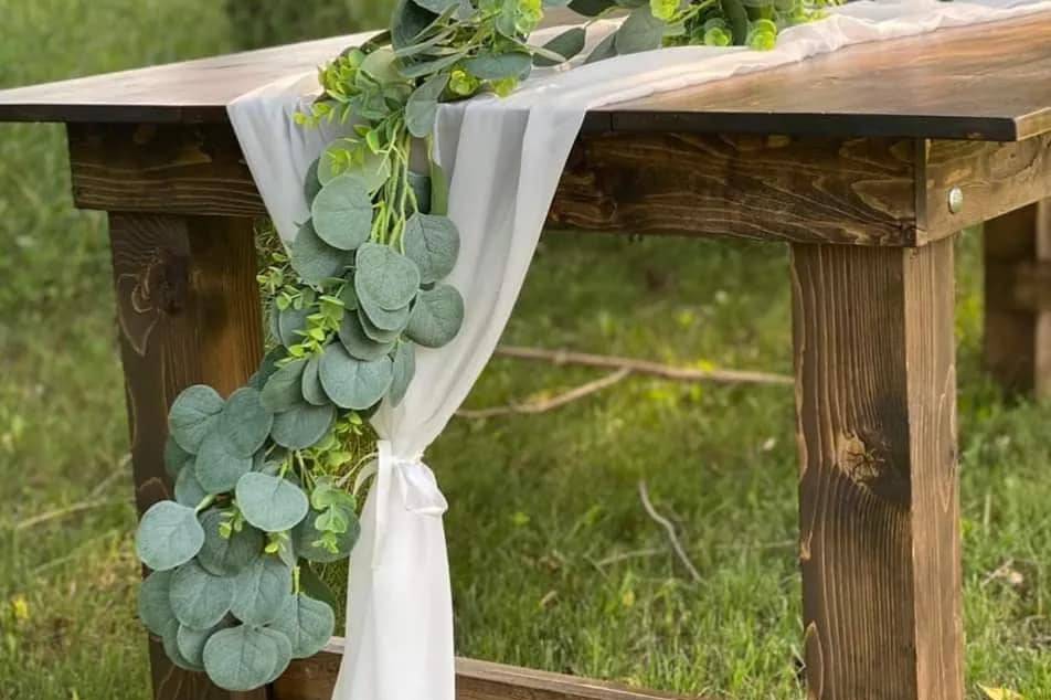Table Runners & Garland