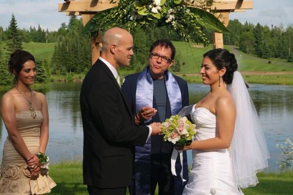 Mariages à Bras Ouverts: Célébrant Montreal-Quebec Officiant