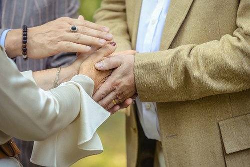 Mariages à Bras Ouverts: Célébrant Montreal-Quebec Officiant