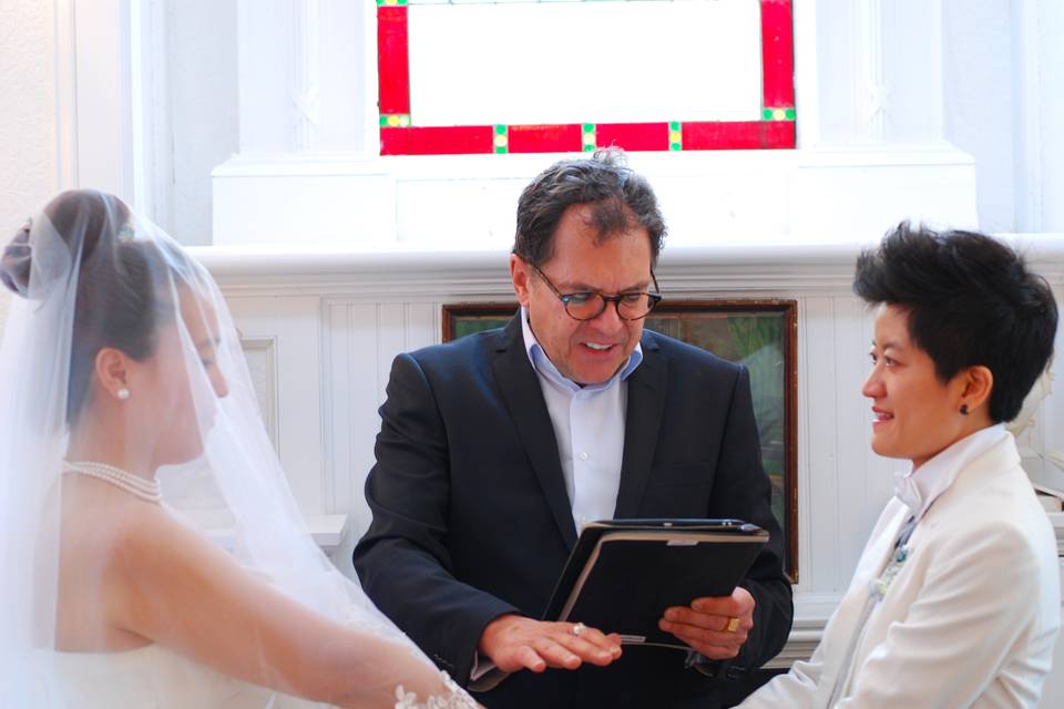 Mariages à Bras Ouverts: Célébrant Montreal-Quebec Officiant