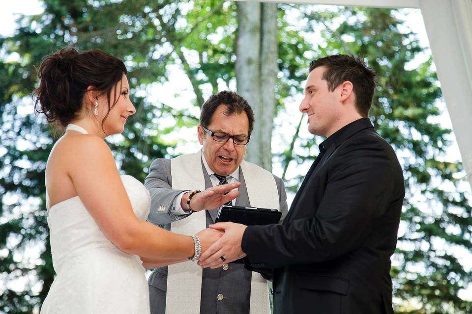 Mariages à Bras Ouverts: Célébrant Montreal-Quebec Officiant