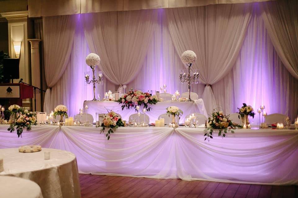 Head table artificial flowers