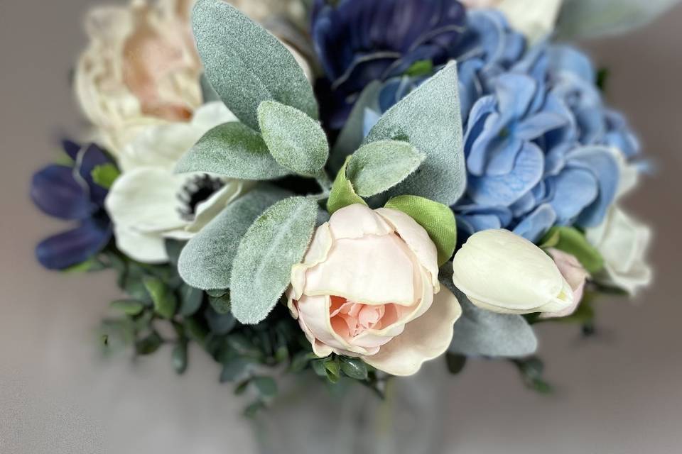 Blue and pink centrepiece