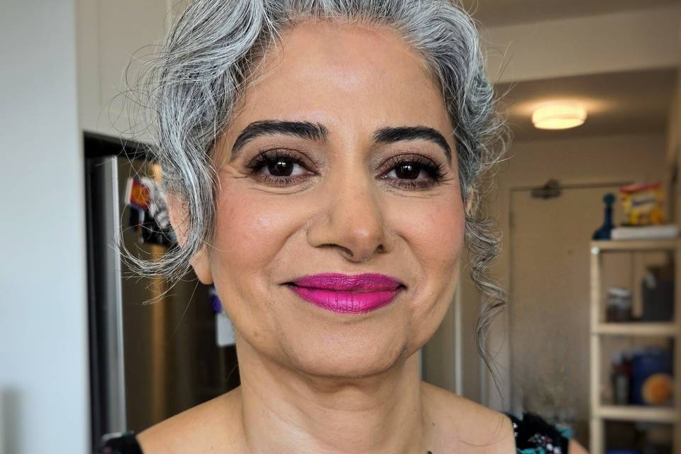Brown smokey eye, bold lip