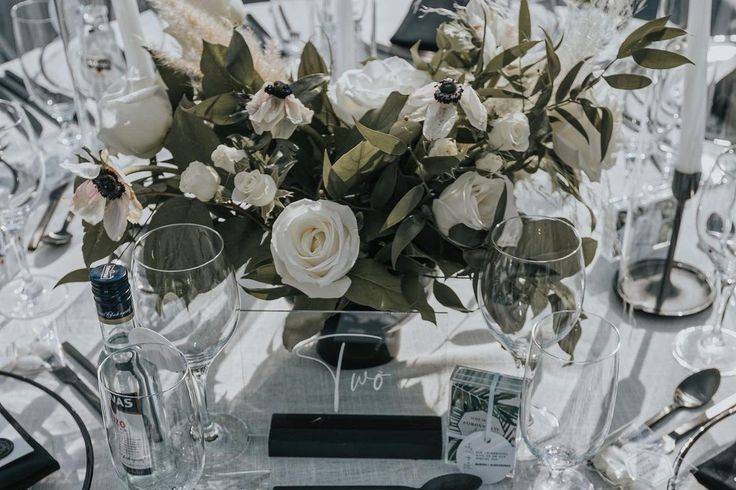 Black and luxurious tablescape