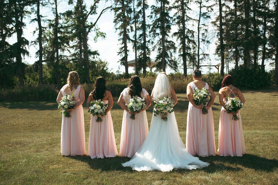 Girls i the Yard