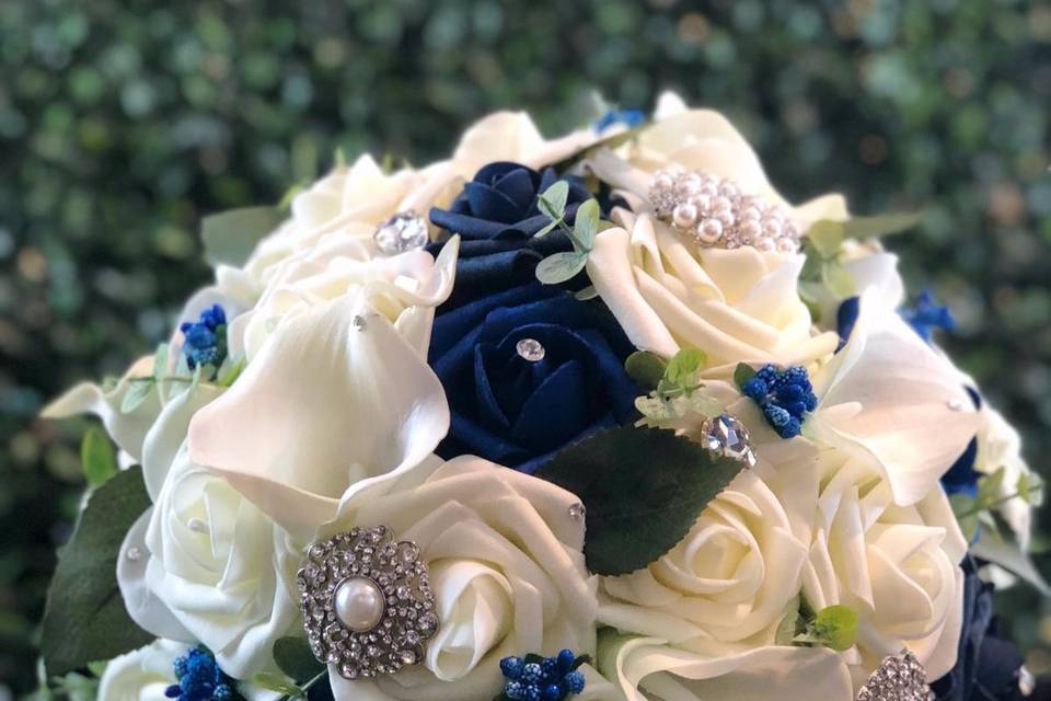 Royal blue and ivory roses
