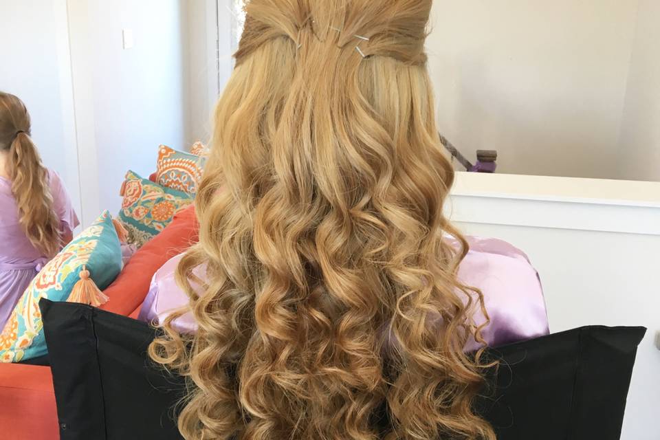 Old hollywood half up hair,