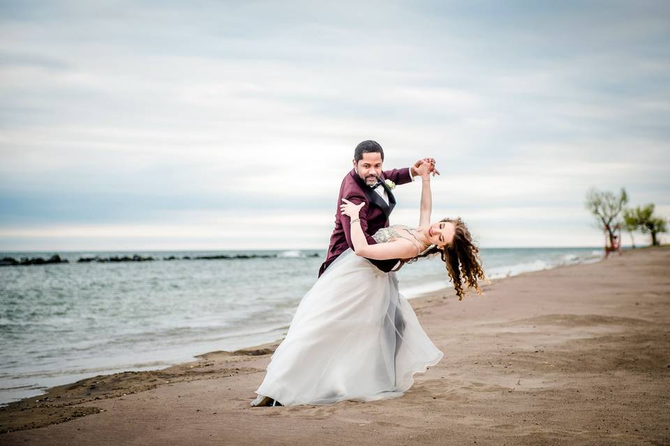 Wedding couple doing a dip