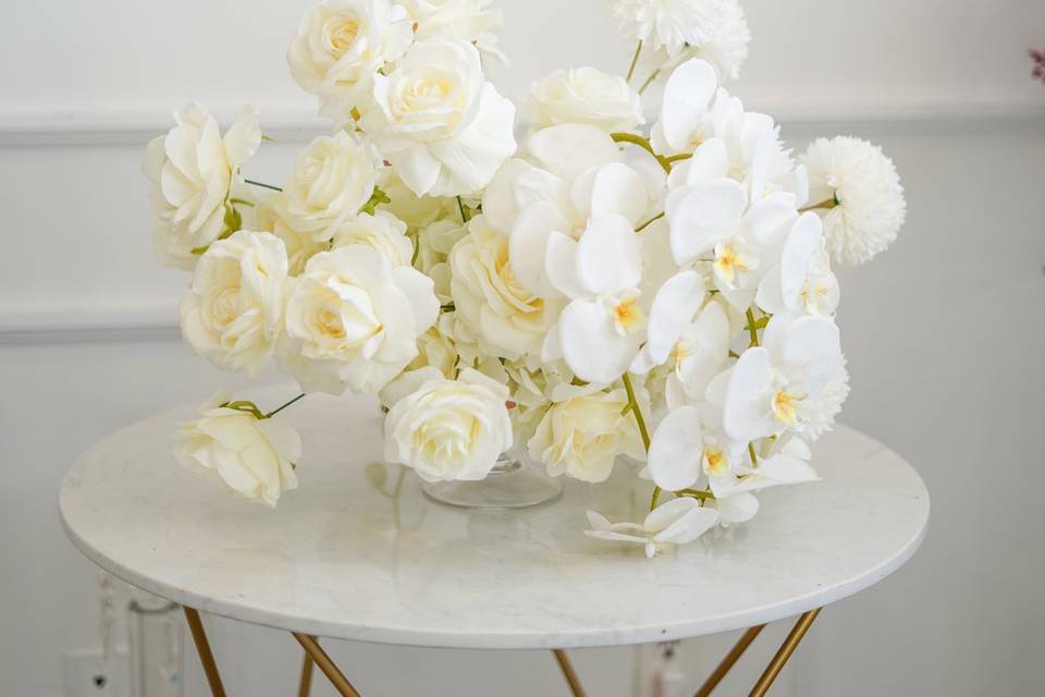 White Love centerpiece