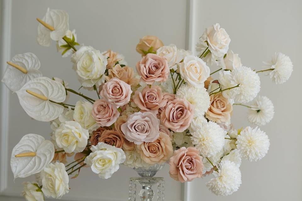 White and nude centerpiece