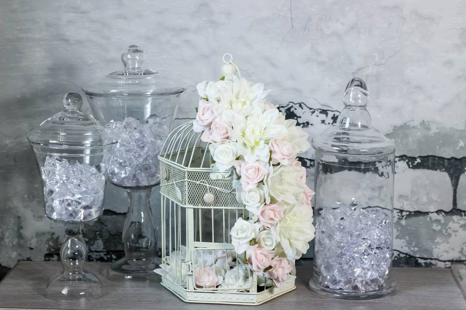 Birdcage to hold cards!
