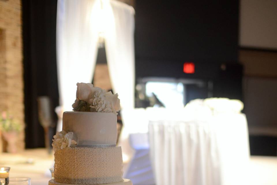 Cake table decor