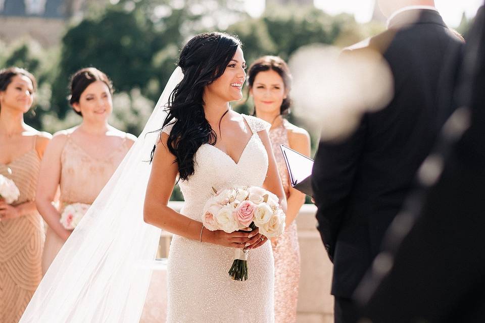 Ottawa Bride with bouquet